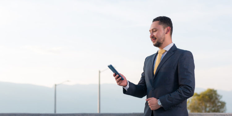 Mengenal Mobile Presence:  Sistem Presensi Online Jarak Jauh untuk Pencatatan Absensi Karyawan