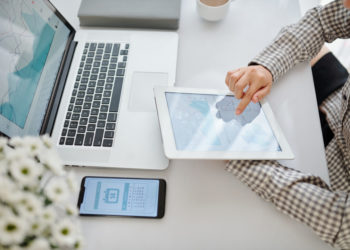 Pentingnya Melakukan Monitoring Sales Real Time Pekerja di Lapangan