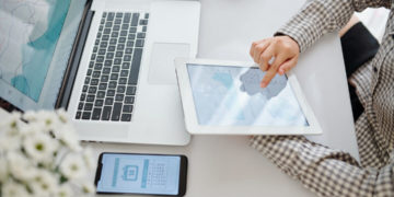 Pentingnya Melakukan Monitoring Sales Real Time Pekerja di Lapangan