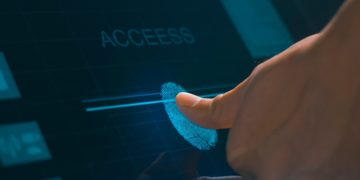 Perbedaan Absensi Fingerprint dan Absensi Online