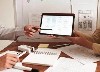 Custom ERP, Komersial, atau Hybrid: Mana yang Bisnis Anda Butuhkan?